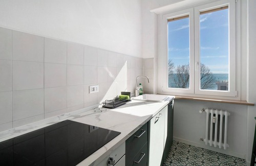 Marina di Andora Apartamento | Apartamento 'Fronte Mare - Marina Di Andora' con balcón, Wi-Fi y aire acondicionado