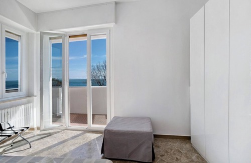 Marina di Andora Apartamento | Apartamento 'Fronte Mare - Marina Di Andora' con balcón, Wi-Fi y aire acondicionado