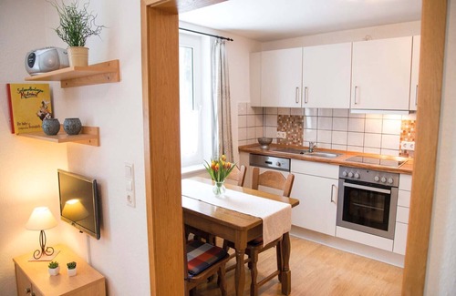 Gellinghausen Apartamento | Apartamento 'Gänseblümchen' con terraza compartida y wifi