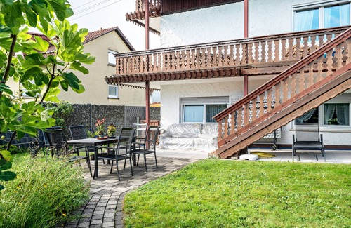 Neunkirchen Apartamento | Apartamento 'Gästehaus Marlies - Wohnung C' con terraza privada y jardín compartido
