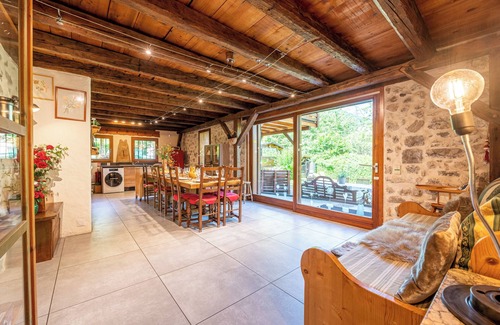 Giez Apartamento | Apartamento 'Gîte Chapô Julô - L'originel' con vistas a las montañas, terraza privada y Wi-Fi