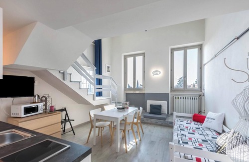 Toscolano Maderno Apartamento | Apartment Garda Friends Mondrian with Lake Views, Garden & Wi-Fi