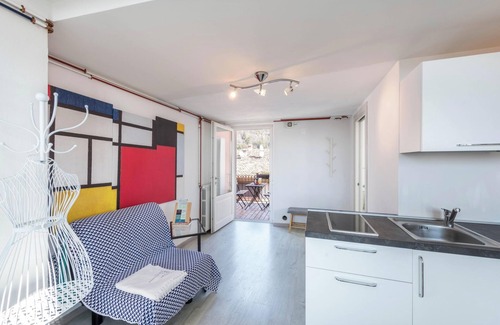 Toscolano Maderno Apartamento | Apartment Garda Friends Mondrian with Lake Views, Garden & Wi-Fi