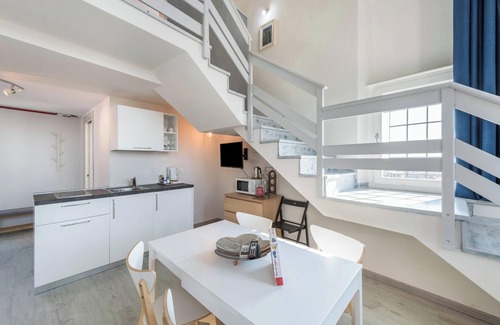 Toscolano Maderno Apartamento | Apartment Garda Friends Mondrian with Lake Views, Garden & Wi-Fi