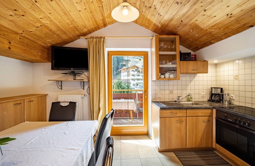 Brennero Apartamento | Apartamento 'Gartnerhof Sonnenblume' con vistas a la montaña, jardín compartido y Wi-Fi