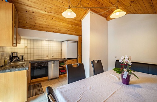 Brennero Apartamento | Apartamento 'Gartnerhof Sonnenblume' con vistas a la montaña, jardín compartido y Wi-Fi