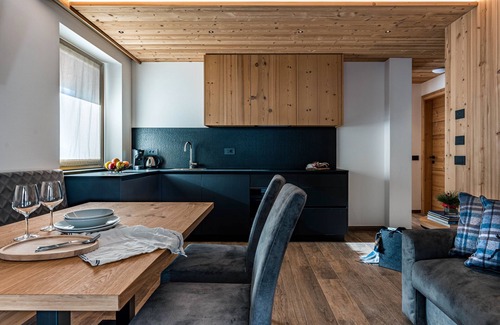 Cavedago Apartamento | Apartamento 'Genzianella' con vistas a la montaña, Wi-Fi y aire acondicionado