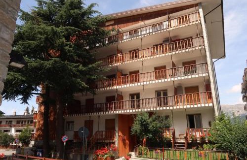 Sauze d'Oulx Apartamento | Apartment Ginevra by Interhome