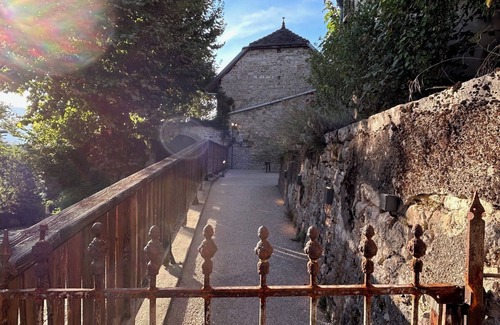 Talissieu Apartamento | Apartamento 'Gite Au Pied Du Grand Colombier' con terraza privada y Wi-Fi