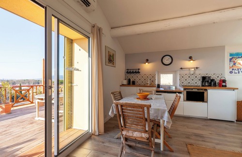 Mallemort Apartamento | Apartamento 'Gîte Durance' con vistas a la montaña, Wi-Fi y aire acondicionado