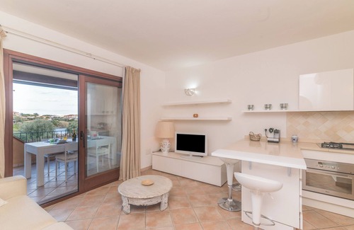 Baia Caddinas Apartamento | Apartamento 'Golfo Aranci - Gli Orizzonti 26' con vistas al mar, terraza y aire acondicionado