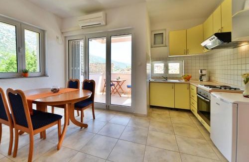 Cesarica Apartamento | Apartment Golub-1 by Interhome