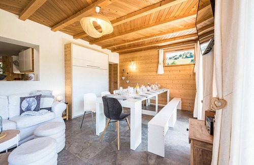 Albiez-Montrond Apartamento | Apartamento 'Grand Cerf - Albiez Montrond' con vistas a la montaña, terraza privada y Wi-Fi
