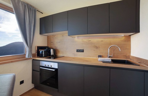 Lagundo Apartamento | Apartamento 'Grillentol Hauserhof' con vistas a la montaña, jardín compartido y Wi-Fi