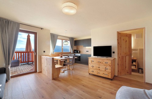 Lagundo Apartamento | Apartamento 'Grillentol Hauserhof' con vistas a la montaña, jardín compartido y Wi-Fi