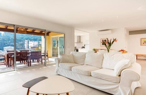Cala San Vicente Apartamento | Apartamento 'Guillem' con vistas al mar, jardín y Wi-Fi