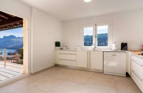 Cala San Vicente Apartamento | Apartamento 'Guillem' con vistas al mar, jardín y Wi-Fi