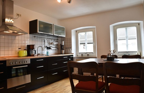 Birresborn Apartamento | Apartamento 'Happynest' con vistas a la montaña, terraza privada y Wi-Fi