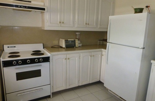 West Coast Apartamento | Hastings Towers Apt 1C, -2 camas 2bath opp Paseo marítimo, playa, mar, bares y restaurante