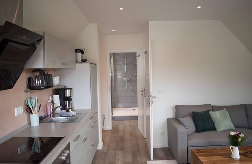 Kalkhorst Apartamento | Apartamento 'Haus Kirchenblick' con terraza privada, jardín comunitario y wifi