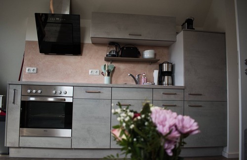 Kalkhorst Apartamento | Apartamento 'Haus Kirchenblick' con terraza privada, jardín comunitario y wifi