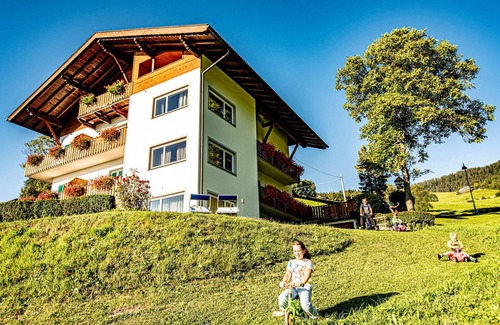 Castelrotto Apartamento | Apartamento "Haus Lohengrin - Ferienwohnung 1" con vistas a la montaña