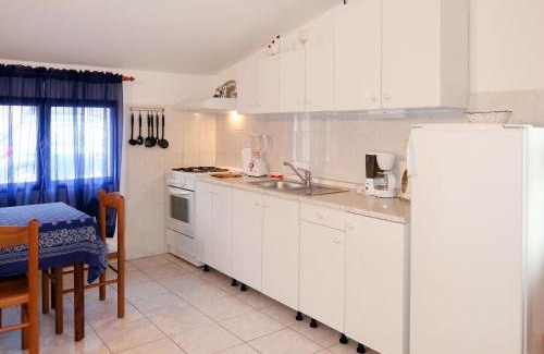 Prigradica Apartamento | Apartment Haus Peric-2 by Interhome