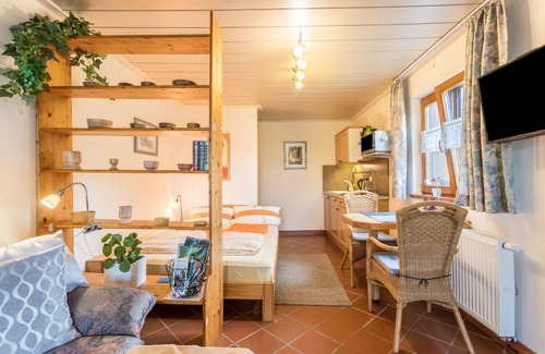 Emmerting Apartamento | Apartamento 'Haus Rosi und Werner' con jardín y Wi-Fi