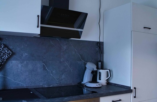 Schneverdingen Apartamento | Apartamento 'Heide West' con balcón y Wi-Fi
