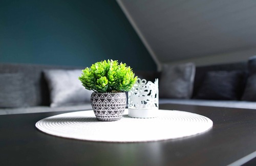 Schneverdingen Apartamento | Apartamento 'Heide West' con balcón y Wi-Fi