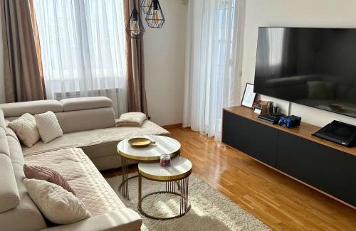 East Sarajevo Apartamento | Apartment Hera with private garage