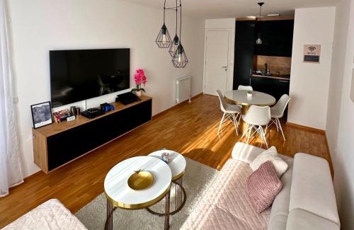 East Sarajevo Apartamento | Apartment Hera with private garage