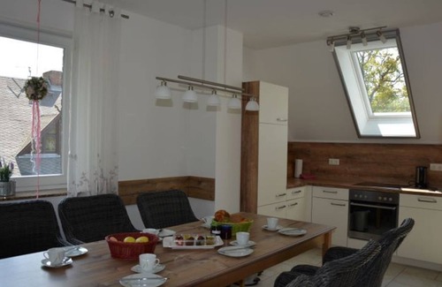 Burg-Kauper Apartamento | Apartment Heuboden - Spreewaldscheune am Fließ-Ferienwohnungen am Wasser in Burg
