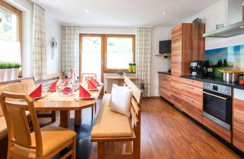 See Apartamento | Apartamento Hirsch by Interhome