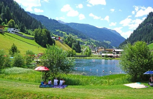 See Apartamento | Apartamento Hirsch by Interhome