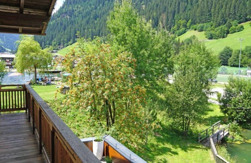 See Apartamento | Apartamento Hirsch by Interhome