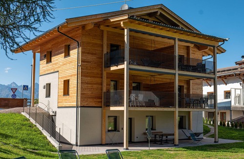 Avelengo Apartamento | Apartamento "Hirzer" cerca de la estación de esquí con vistas al bosque, Wi-Fi y jardín compartido