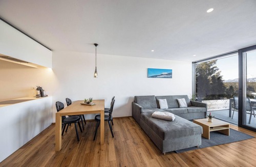 Avelengo Apartamento | Apartamento 'Hirzer Residenze Moritz' Cerca de Merano con vistas a la montaña y jardín