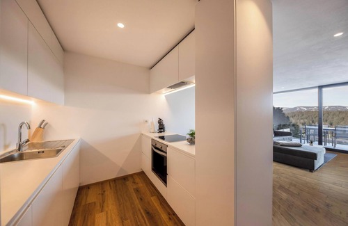 Avelengo Apartamento | Apartamento 'Hirzer Residenze Moritz' Cerca de Merano con vistas a la montaña y jardín