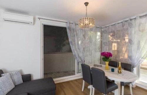 Ploce Apartamento | Apartment Hitri - One Bedroom Apartment with Terrace and Garden View