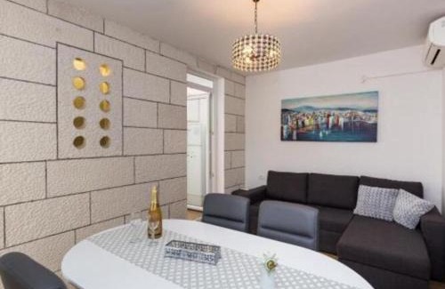 Ploce Apartamento | Apartment Hitri - One Bedroom Apartment with Terrace and Garden View