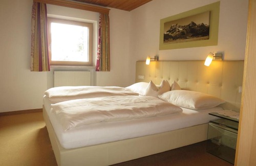 Sankt Anton am Arlberg Apartamento | Apartment Hof am Schönbach-2 by Interhome