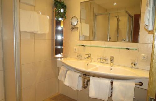 Sankt Anton am Arlberg Apartamento | Apartment Hof am Schönbach-2 by Interhome