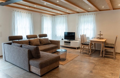 Wolfach Apartamento | Apartment 'Hof' with Mountain View, Private Terrace and Wi-Fi