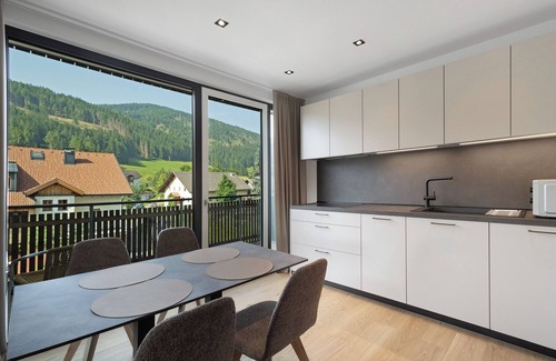 Villabassa Apartamento | Apartamento "Hofer Heidi" con vistas a la montaña, wifi, balcón y jardín
