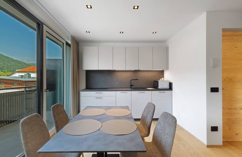 Villabassa Apartamento | Apartamento "Hofer Heidi" con vistas a la montaña, wifi, balcón y jardín