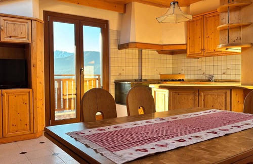 Fondo Apartamento | Apartment 'Holzsuite' with Mountain View, Balcony and Wi-Fi