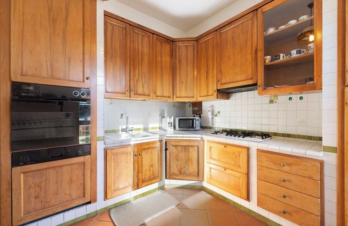 Campochiesa Apartamento | Apartamento 'Home Charlene' con jardín y Wi-Fi