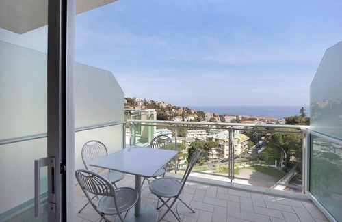Sanremo Apartamento | Apartamento Hotel Modus Vivendi 406 con vistas al mar, piscina, Wi-Fi y terraza