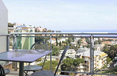 Sanremo Apartamento | Apartamento Hotel Modus Vivendi 406 con vistas al mar, piscina, Wi-Fi y terraza